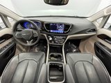 Used 2023 Chrysler Pacifica Limited image 2