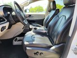 Used 2023 Chrysler Pacifica Touring-L image 3