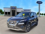 Used 2023 Nissan Rogue SV image 2