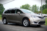 Used 2017 Chrysler Pacifica Touring-L Plus image 3