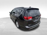 Used 2017 Chrysler Pacifica Touring-L image 2