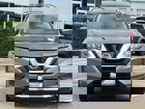 Used 2017 Nissan Rogue SV image 2