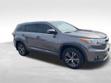 Used 2016 Toyota Highlander XLE image 2