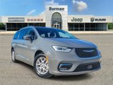 Used 2022 Chrysler Pacifica Touring-L image 2