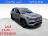 Used 2022 Jeep Compass Latitude image 1