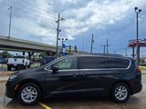 Used 2022 Chrysler Pacifica Touring-L image 2