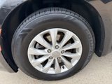 Used 2019 Chrysler Pacifica Touring-L image 4