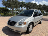 Used 2006 Chrysler Town & Country image 2