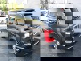 Used 2016 Chrysler Town & Country Touring-L image 3