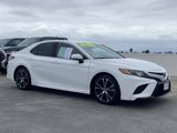 Used 2018 Toyota Camry SE image 2