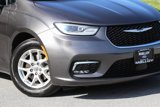 Used 2022 Chrysler Pacifica Touring-L image 6