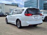 Used 2019 Chrysler Pacifica Touring-L Plus w/ Advanced Safetytec Group image 2