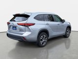 Used 2023 Toyota Highlander XLE image 5