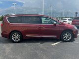 Used 2018 Chrysler Pacifica Limited image 4