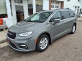 Used 2022 Chrysler Pacifica Touring-L image 2