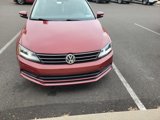 Used 2017 Volkswagen Jetta SE image 2