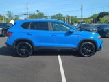 Used 2022 Volkswagen Taos SE image 2