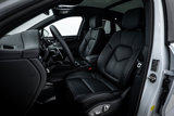 Certified 2025 Porsche Macan image 5