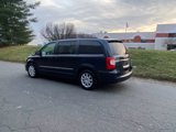Used 2013 Chrysler Town & Country Touring image 3