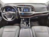 Used 2019 Toyota Highlander LE image 2