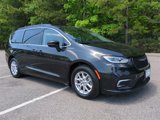 Used 2022 Chrysler Pacifica Touring-L image 2