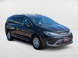 Used 2020 Chrysler Pacifica Touring-L image 3
