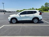 Used 2018 Nissan Rogue SV image 4