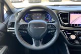 Used 2022 Chrysler Pacifica Limited w/ Uconnect Theater Family Group image 5