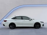 Used 2024 Volkswagen Jetta SE w/ Panoramic Sunroof Package image 4