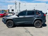 Used 2017 Jeep Cherokee Trailhawk image 3