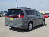 Used 2022 Chrysler Pacifica Touring-L image 3