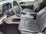 Used 2023 Chrysler Pacifica Limited image 2