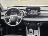 Used 2023 Mitsubishi Outlander SE image 2