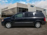 Used 2014 Chrysler Town & Country Touring image 2