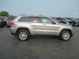 Used 2018 Jeep Grand Cherokee Laredo image 3