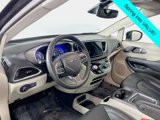 Used 2022 Chrysler Pacifica Touring-L image 5