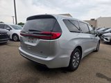 Used 2023 Chrysler Pacifica Limited image 3