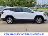 Used 2022 GMC Terrain SLE image 2