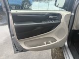 Used 2013 Chrysler Town & Country Touring image 4