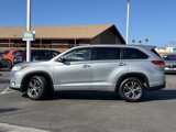 Used 2017 Toyota Highlander Plus image 2