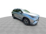 Used 2023 Toyota Highlander XLE image 2