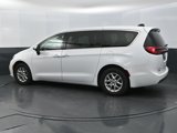 Used 2023 Chrysler Pacifica Touring-L image 3