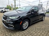Used 2023 Chrysler Pacifica Touring-L image 5