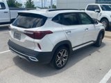 Used 2023 Kia Seltos SX w/ SX Sunroof Package image 3