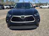 Used 2022 Toyota Highlander XLE image 2