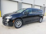 New 2025 Chrysler Pacifica Select image 3