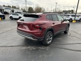 Used 2025 Chevrolet Trax LT w/ LT Convenience Package image 3
