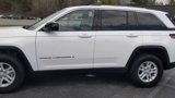 Used 2023 Jeep Grand Cherokee Laredo image 3