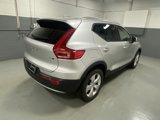 Used 2019 Volvo XC40 T5 Momentum image 3