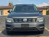 Used 2018 Volkswagen Tiguan SE w/ Panoramic Sunroof Package image 2